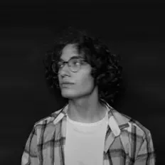 Ouve Hazar Yalçın, vê vídeos de música, lê a biografia, vê as datas da digressão e muito mais!