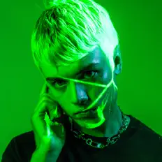 Escucha a MOONBOY, mira videos musicales, lee su biografía, consulta las fechas de las gira y más.