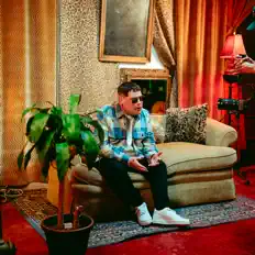 Luister naar OBBÉ, bekijk muziekvideo's, lees de bio, bekijk de tourdata, en meer!