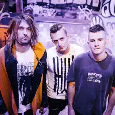 Listen to Пластик, watch music videos, read bio, see tour dates & more!