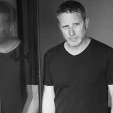 Alcyonを聴いたり、ミュージックビデオを鑑賞したり、経歴やツアー日程などを確認したりしましょう！