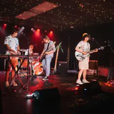 Dengarkan Training Wheels, tonton video musik, baca bio, lihat tanggal tur & lainnya!