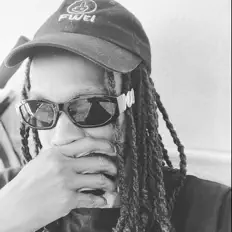 Ouve Lyndo El Jefe, vê vídeos de música, lê a biografia, vê as datas da digressão e muito mais!