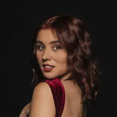 聆聽 Jane Zu、觀看音樂影片、閱讀小傳、查看巡演日期等！