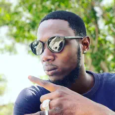 Poslechněte si interpreta 8Ball Blakk, sledujte hudební videa, přečtěte si životopis, podívejte se na data turné a další informace.