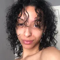 Posłuchaj wykonawcy Karis Jade, obejrzyj teledyski, przeczytaj biografię, zobacz daty tras koncertowych i nie tylko!