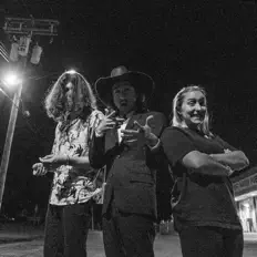 聆聽 Ghouls Etc.、觀看音樂影片、閱讀小傳、查看巡演日期等！