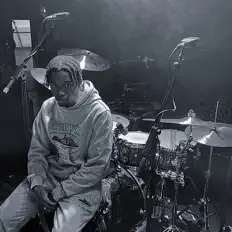 Poslechněte si interpreta JJ Wallace, sledujte hudební videa, přečtěte si životopis, podívejte se na data turné a další informace.