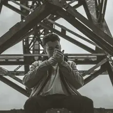 聆聽 Tierro、觀看音樂影片、閱讀小傳、查看巡演日期等！