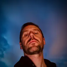 Hör dir The Kaberline an, schau dir Musikvideos an, lies die Biografie, finde Tourdaten und mehr!