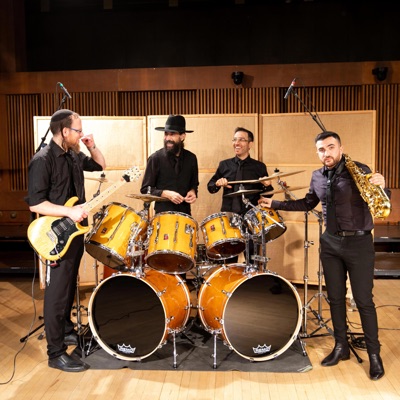 יוני אליאב במחרוזת פורים 2024 עם גדולי הזמר החסידי. (feat. אהרלע סאמעט, Mendy Weiss, ישי לפידות, Itzik Dadya, אלחנן שטיינמץ & Avi Ilson) - Single