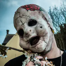 Baby Doll सुनें, म्यूज़िक वीडियो देखें, बायो पढ़ें, दौरे की तारीखें और बहुत कुछ देखें!