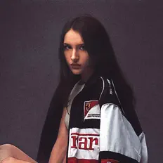 KEERAH TONIGHTを聴いたり、ミュージックビデオを鑑賞したり、経歴やツアー日程などを確認したりしましょう！