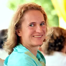 Ouve Sonja Venturi, vê vídeos de música, lê a biografia, vê as datas da digressão e muito mais!