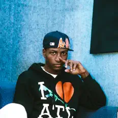 聆聽 BanManMook、觀看音樂影片、閱讀小傳、查看巡演日期等！