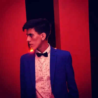 Ascolta Modern, guarda video musicali, leggi la biografia, vedi le date del tour & altro!