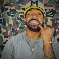 Poslechněte si interpreta VL-Reese, sledujte hudební videa, přečtěte si životopis, podívejte se na data turné a další informace.