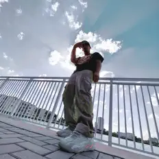 Ouve The AlXhemist, vê vídeos de música, lê a biografia, vê as datas da digressão e muito mais!