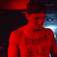 Poslechněte si interpreta Jordin, sledujte hudební videa, přečtěte si životopis, podívejte se na data turné a další informace.