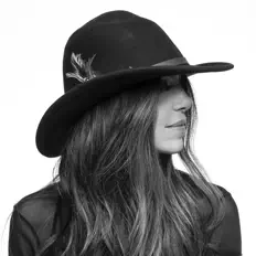 Fe Bardi을(를) 듣고, 뮤직 비디오를 보고, 약력을 읽고, 투어 일정 등을 확인하세요!