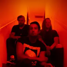 Dengarkan A Mirror Hollow, tonton video musik, baca bio, lihat tanggal tur & lainnya!