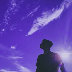 Hör dir MrRandomhere an, schau dir Musikvideos an, lies die Biografie, finde Tourdaten und mehr!