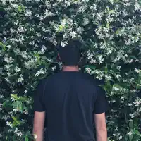 undefined을(를) 듣고, 뮤직 비디오를 보고, 약력을 읽고, 투어 일정 등을 확인하세요!