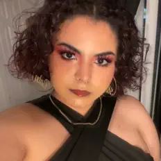 收听 Yung Babygirl、观看音乐视频、阅读小传、查看巡演日期等 ！