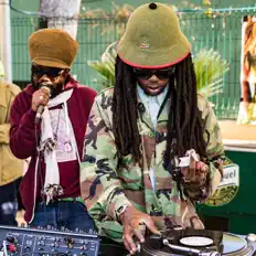 收听 Suns of Dub、观看音乐视频、阅读小传、查看巡演日期等 ！