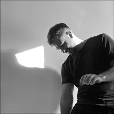 Poslechněte si interpreta Bonzan, sledujte hudební videa, přečtěte si životopis, podívejte se na data turné a další informace.