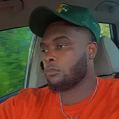 Poslechněte si interpreta Z E L, sledujte hudební videa, přečtěte si životopis, podívejte se na data turné a další informace.