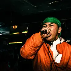 Hör dir Shark kid an, schau dir Musikvideos an, lies die Biografie, finde Tourdaten und mehr!