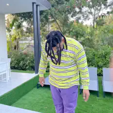 聆聽 December Joy、觀看音樂影片、閱讀小傳、查看巡演日期等！