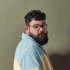 Poslechněte si interpreta Andre, sledujte hudební videa, přečtěte si životopis, podívejte se na data turné a další informace.