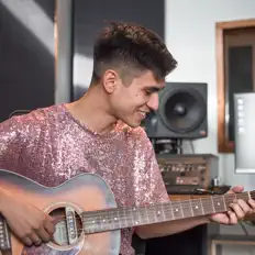 Dengarkan Diego Charlot, tonton video musik, baca bio, lihat tanggal tur & lainnya!