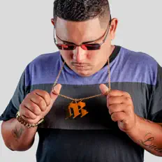 Listen to Mano red, watch music videos, read bio, see tour dates & more!