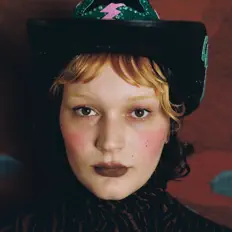 Aykaを聴いたり、ミュージックビデオを鑑賞したり、経歴やツアー日程などを確認したりしましょう！