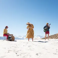 Hör dir Heavy Gus an, schau dir Musikvideos an, lies die Biografie, finde Tourdaten und mehr!
