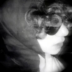 聆聽 Jean$ave、觀看音樂影片、閱讀小傳、查看巡演日期等！