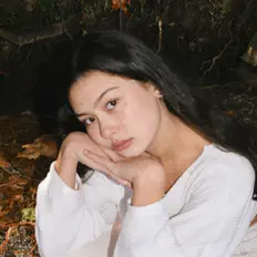 Écoutez Indiana Whist, regardez des vidéoclips, lisez la biographie, consultez les dates de tournée et plus encore !