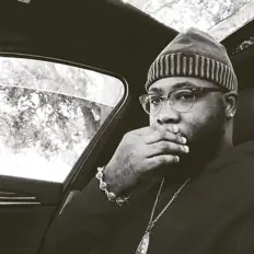 Ouça Michael, assista a videoclipes, leia a biografia, veja as datas das turnês e mais!