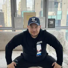 Poslechněte si interpreta Chaina, sledujte hudební videa, přečtěte si životopis, podívejte se na data turné a další informace.