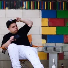 Ouve BigBoyBiznis, vê vídeos de música, lê a biografia, vê as datas da digressão e muito mais!