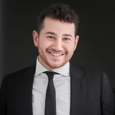 Escucha a Moshe Tischler, mira videos musicales, lee su biografía, consulta las fechas de las gira y más.