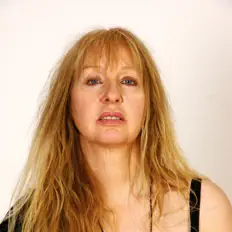 Ouça Stella, assista a videoclipes, leia a biografia, veja as datas das turnês e mais!