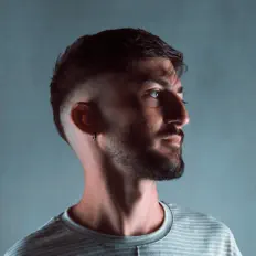 Écoutez Enes Yurtlu, regardez des vidéoclips, lisez la biographie, consultez les dates de tournée et plus encore !