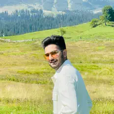 Luister naar Ravi Inder, bekijk muziekvideo's, lees de bio, bekijk de tourdata, en meer!