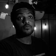 Luister naar Voice of The Suburbs, bekijk muziekvideo's, lees de bio, bekijk de tourdata, en meer!