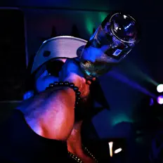 Dengarkan Khern$, tonton video musik, baca bio, lihat tanggal tur & lainnya!