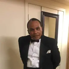 Hör dir Reggie Rolls an, schau dir Musikvideos an, lies die Biografie, finde Tourdaten und mehr!